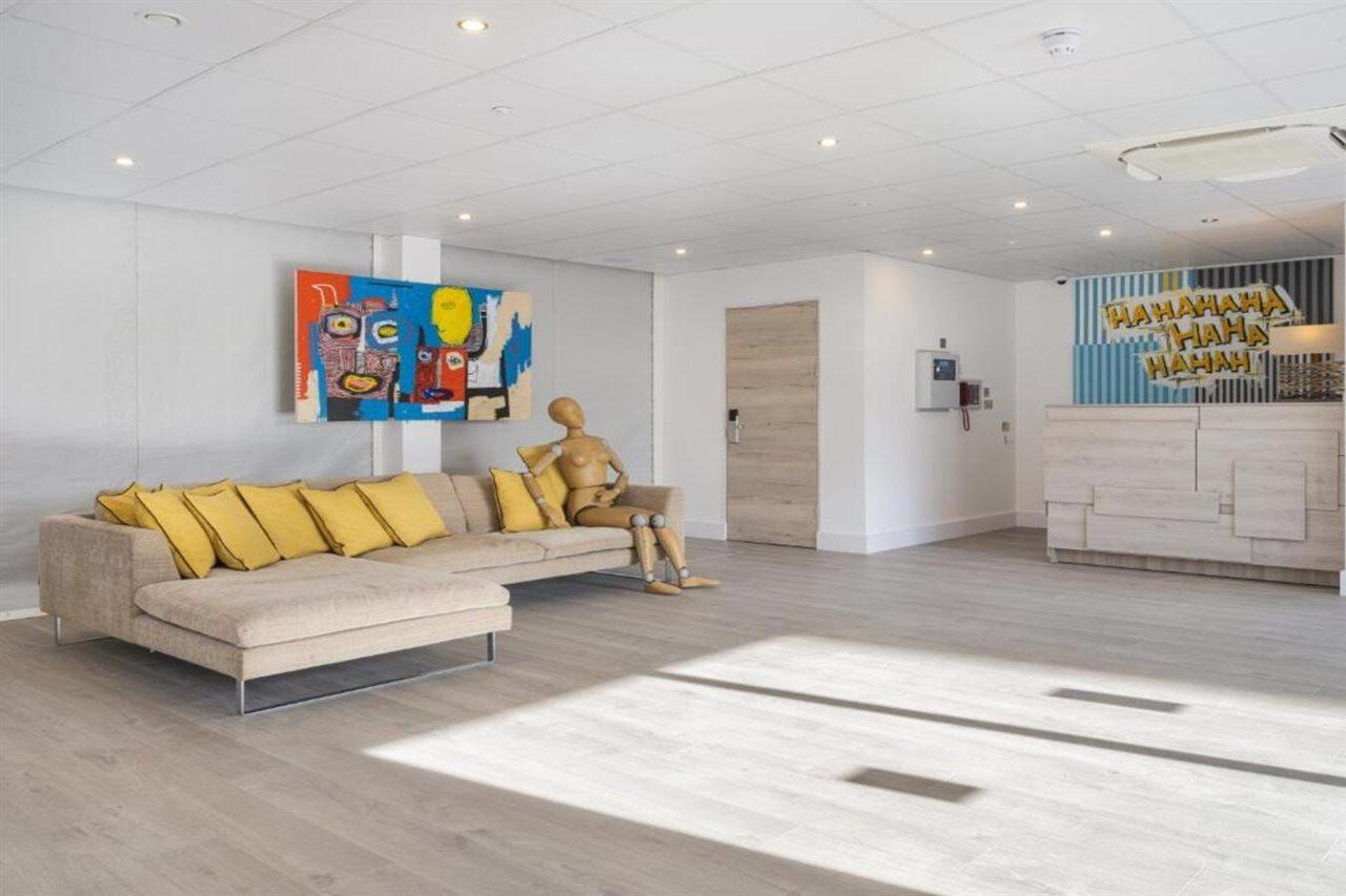Q Square By Supercity Aparthotels Brighton Bagian luar foto