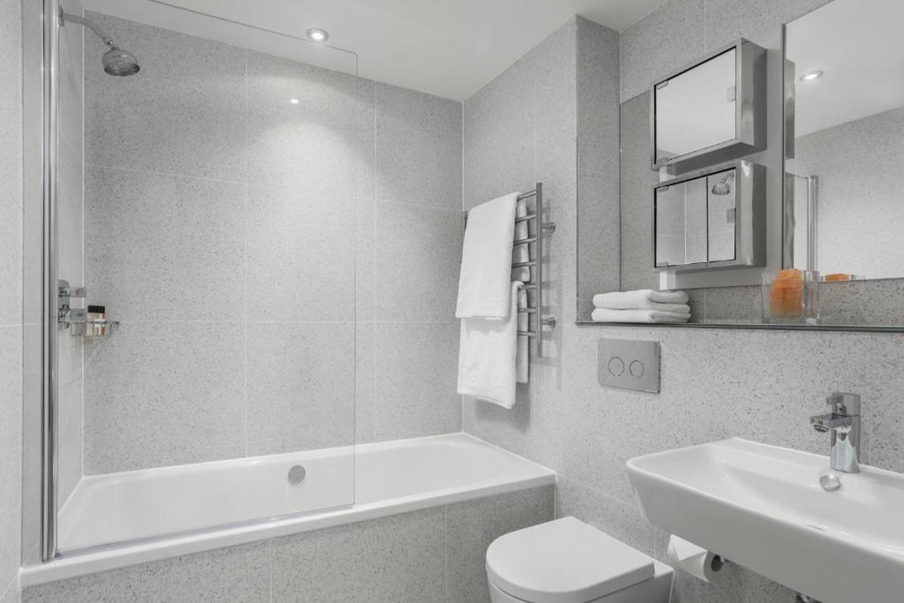 Q Square By Supercity Aparthotels Brighton Bagian luar foto