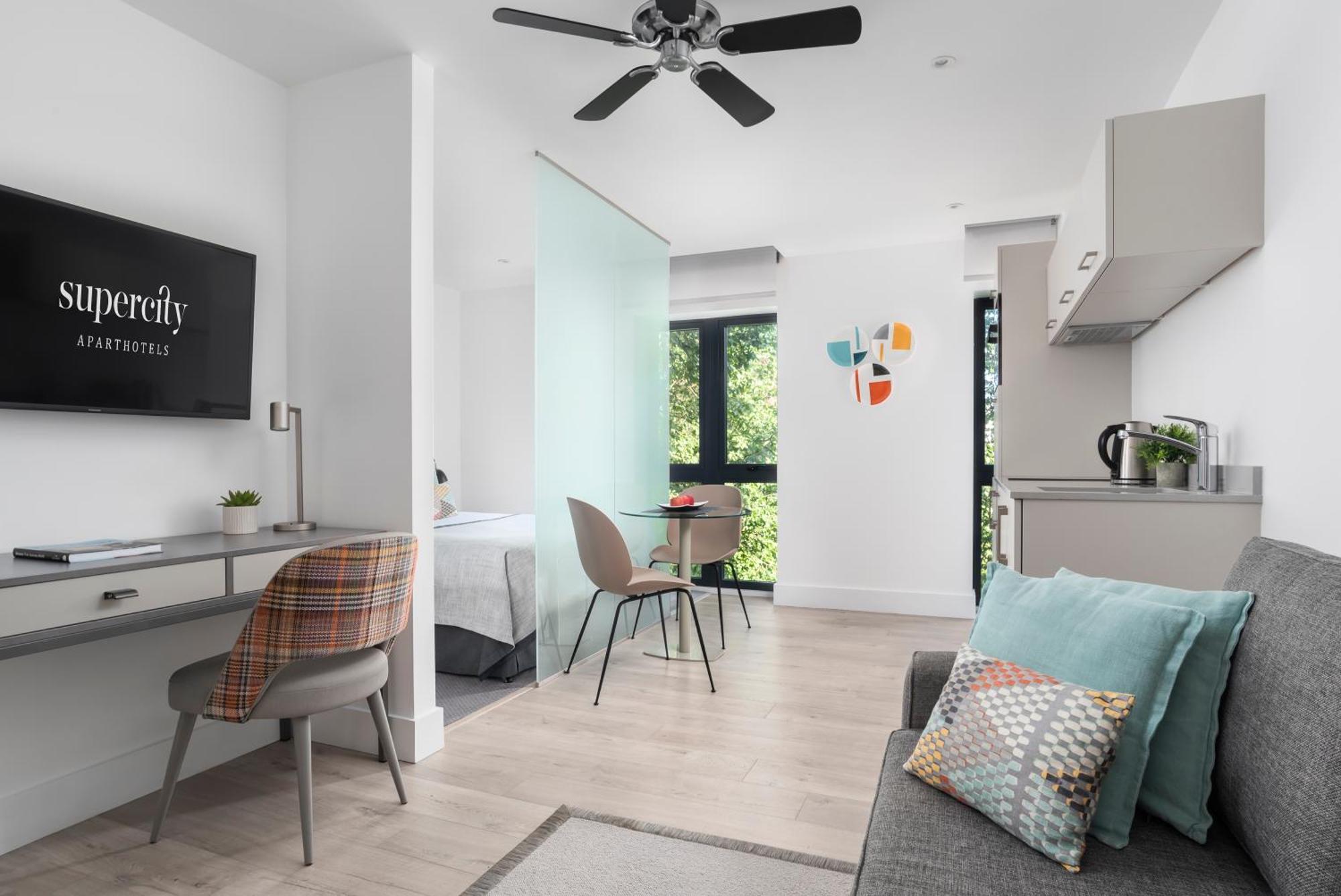Q Square By Supercity Aparthotels Brighton Bagian luar foto