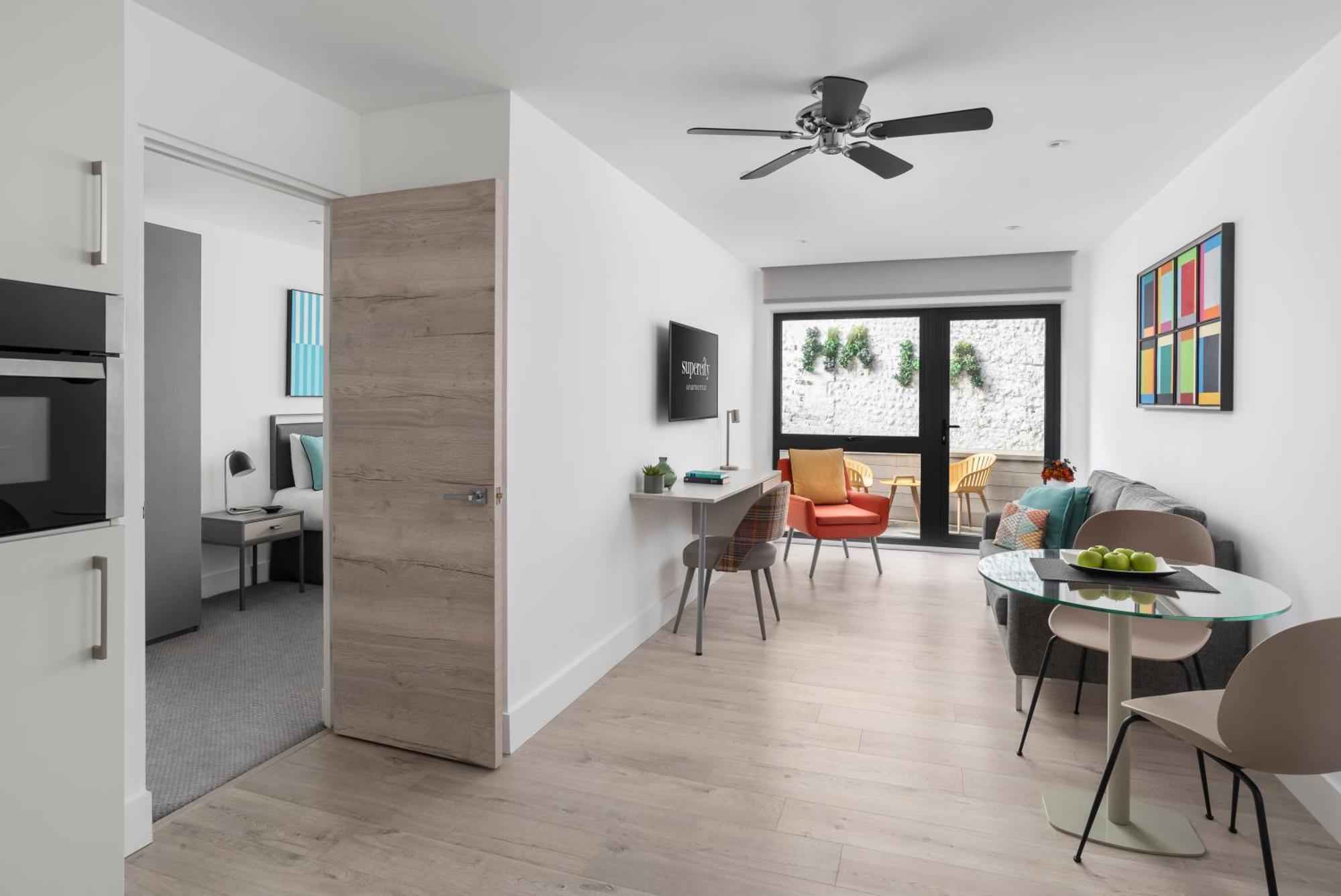 Q Square By Supercity Aparthotels Brighton Bagian luar foto