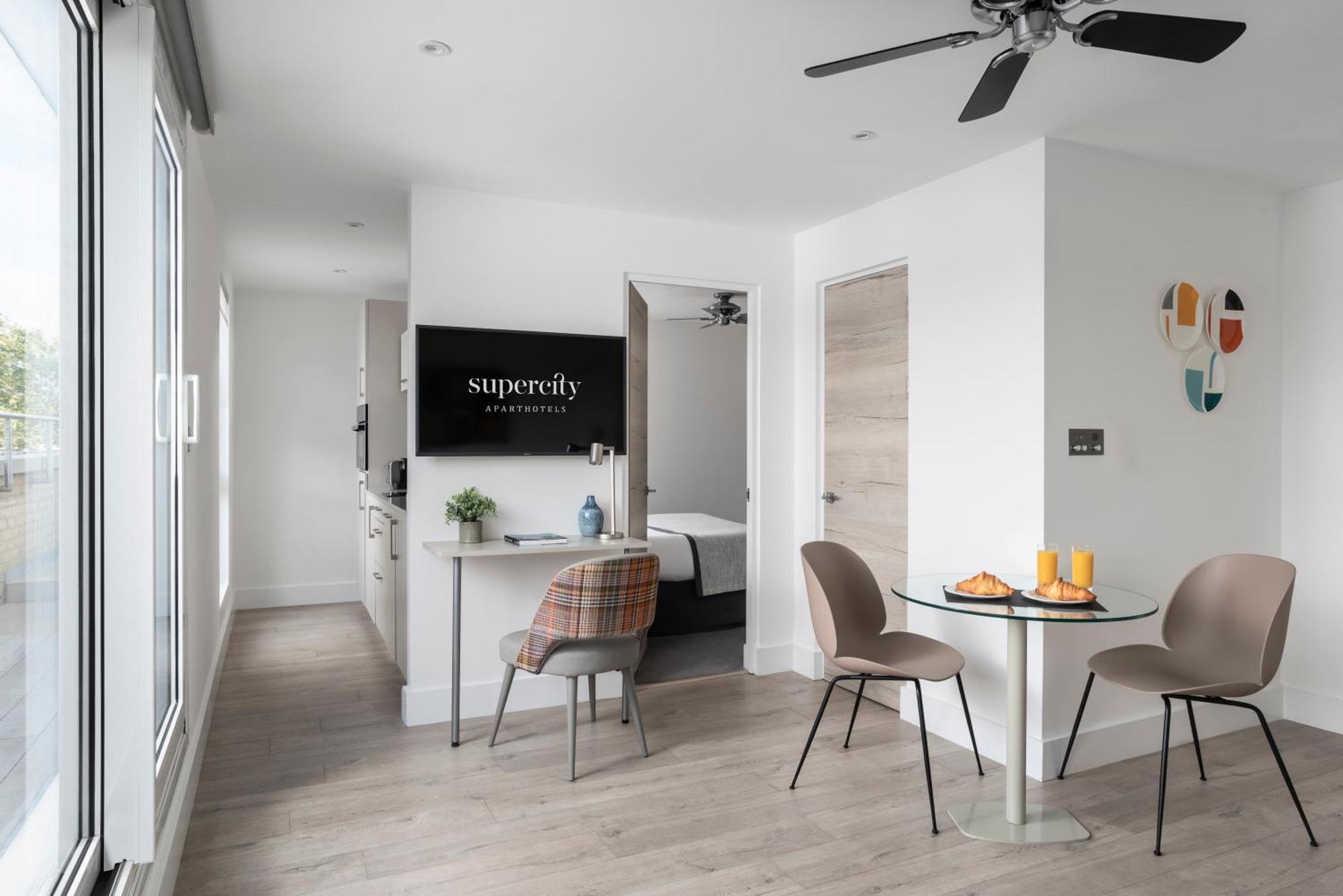 Q Square By Supercity Aparthotels Brighton Bagian luar foto