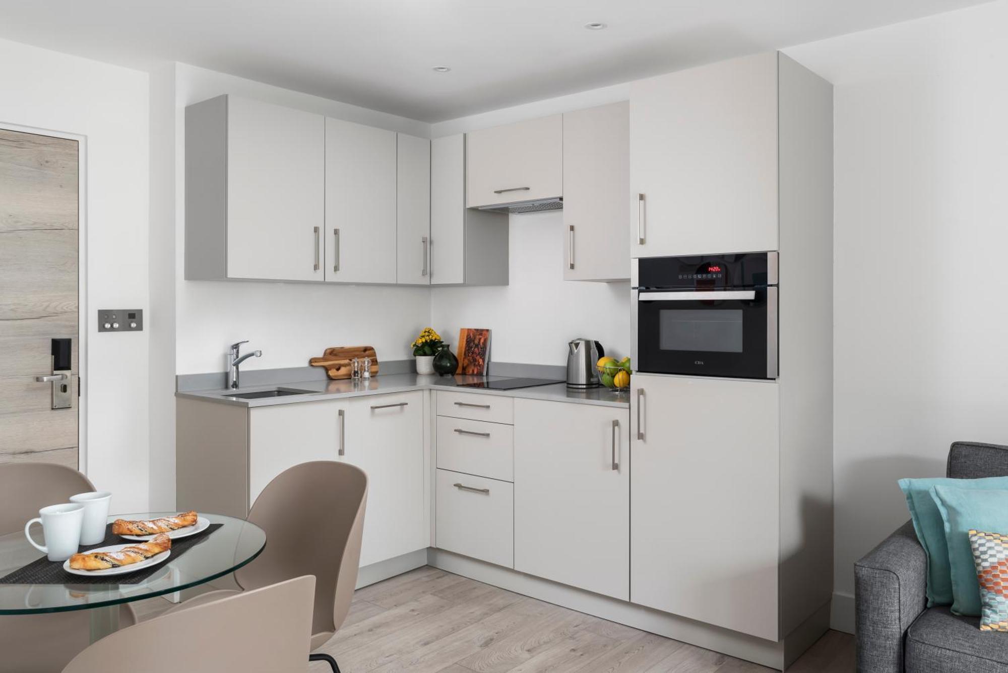 Q Square By Supercity Aparthotels Brighton Bagian luar foto