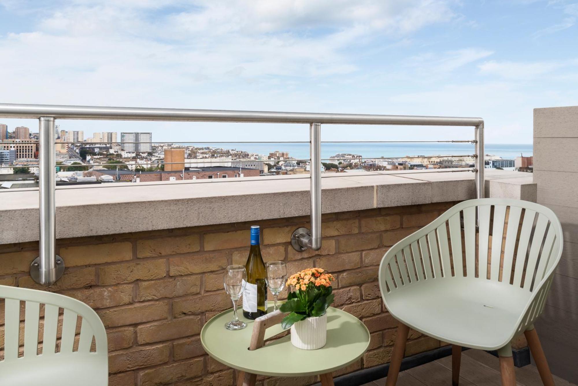 Q Square By Supercity Aparthotels Brighton Bagian luar foto
