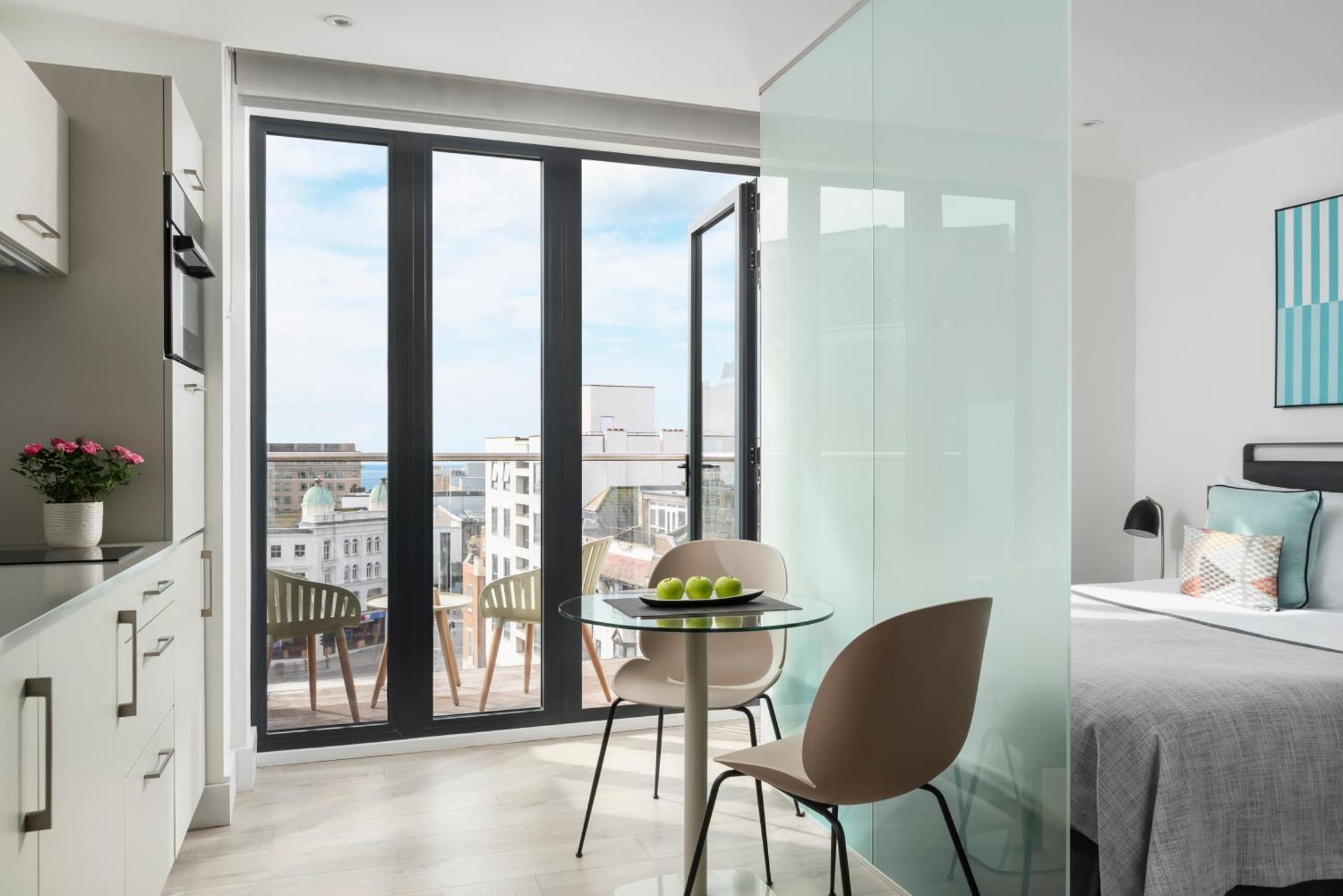 Q Square By Supercity Aparthotels Brighton Bagian luar foto
