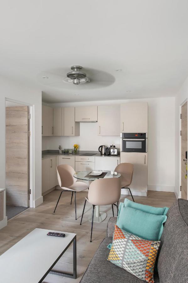 Q Square By Supercity Aparthotels Brighton Bagian luar foto