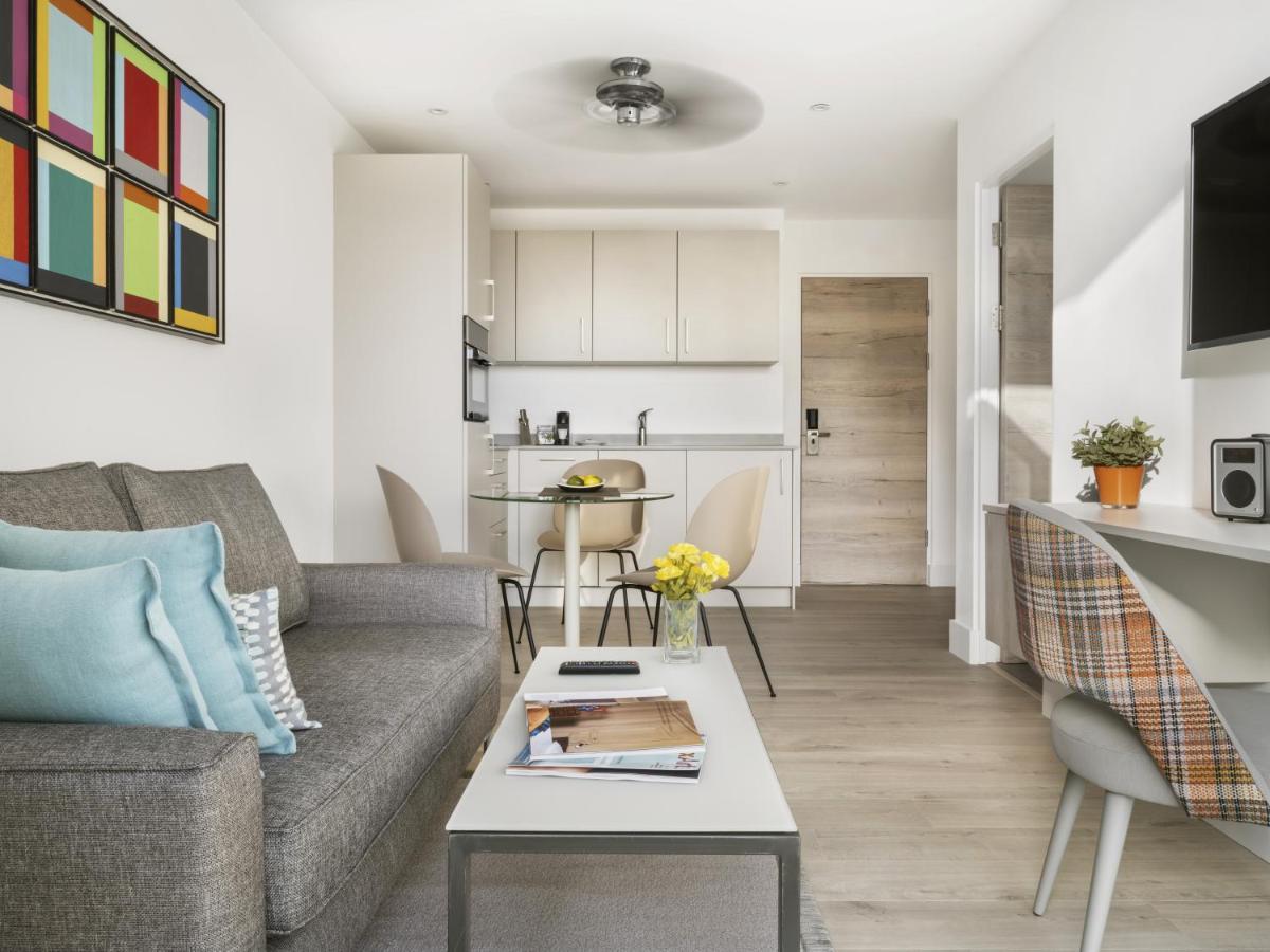 Q Square By Supercity Aparthotels Brighton Bagian luar foto