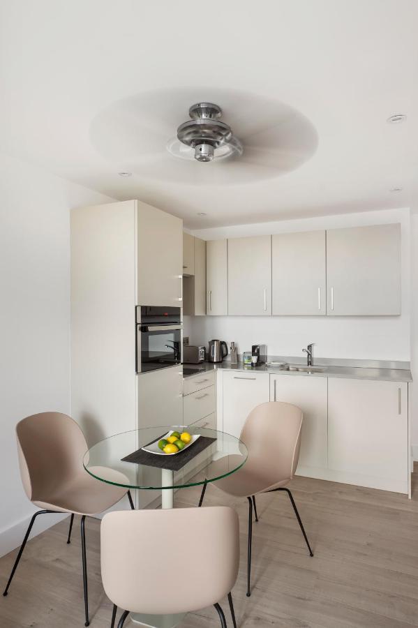 Q Square By Supercity Aparthotels Brighton Bagian luar foto