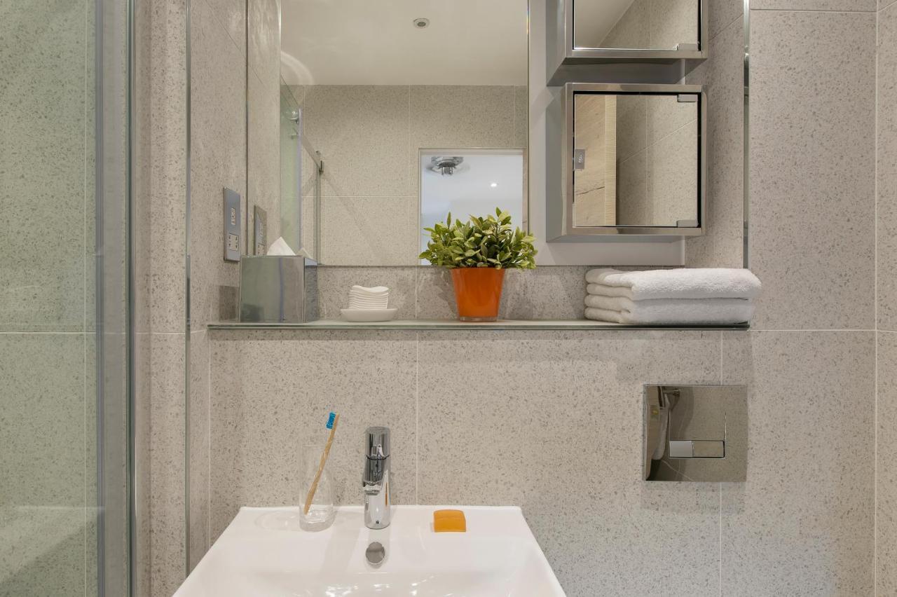 Q Square By Supercity Aparthotels Brighton Bagian luar foto