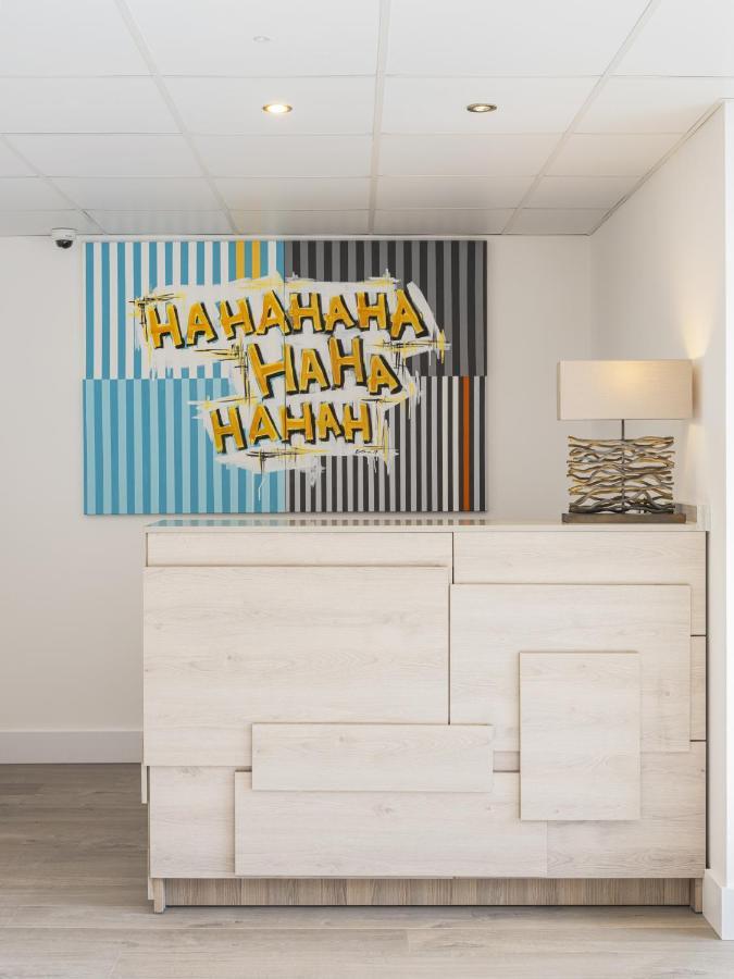 Q Square By Supercity Aparthotels Brighton Bagian luar foto