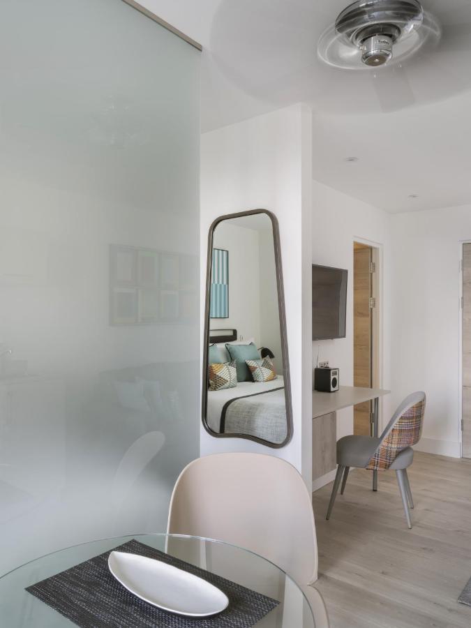 Q Square By Supercity Aparthotels Brighton Bagian luar foto